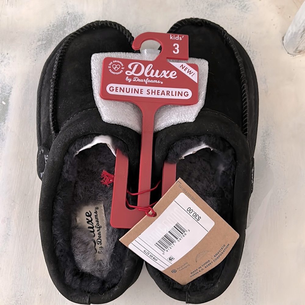 Dluxe by Dearfoams kids ultra soft slip ons. Size 3. NWT. Target. Never worn